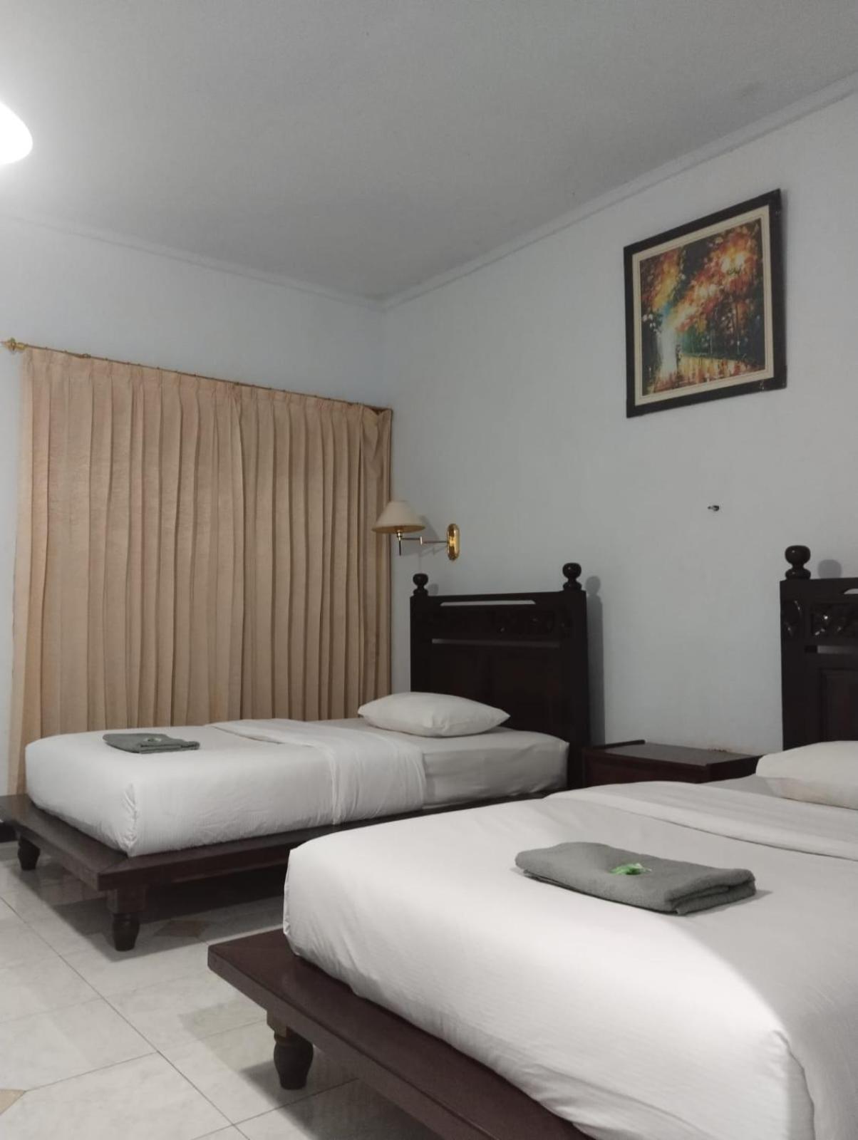 Hotel Lestari Gilimanuk Kültér fotó
